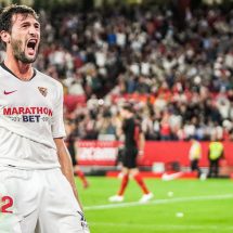 Con gol del “Mudo” Vázquez el Sevilla igualó frente al Atlético Madrid