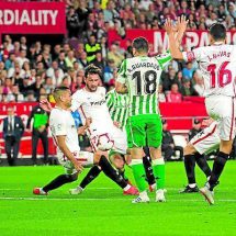 El “Mudo” Vázquez volvió a jugar en el triunfo del Sevilla