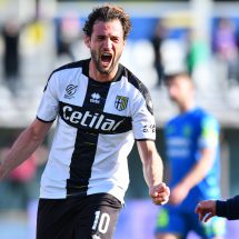 El “Mudo” Vázquez volvió a convertir en la goleada de Parma