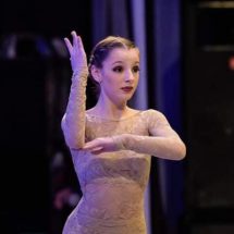 Catalina Minardi, la joven bailarina carlospacense varada en New York