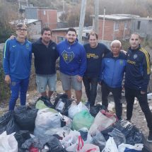 La Peña de Boca realizó entrega de ropa y abrigo en la ciudad