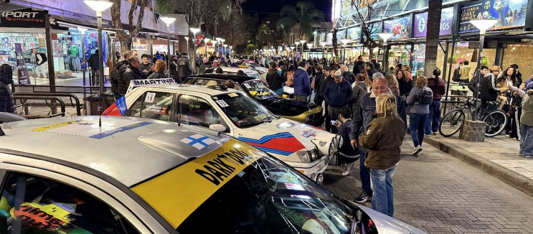 Las “leyendas del Rally” brindaron color y pasión a las calles de la ciudad