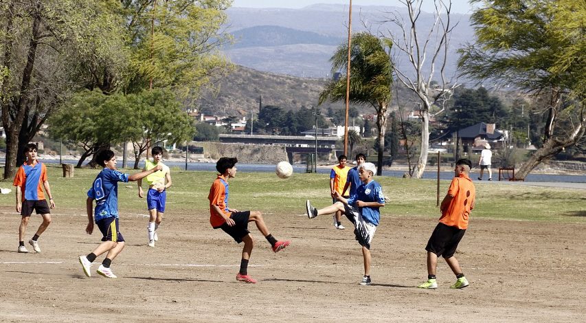  Familia Activa: 12º Encuentro de las escuelas locales de futbol