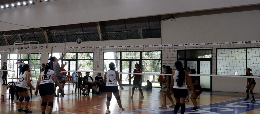 Diez equipos animaron la Copa de vóley en el Arena