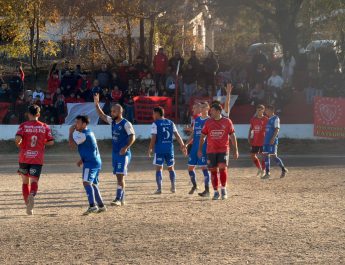 El clásico de Carlos Paz convocó a vecinos y familias en una gran jornada de fútbol