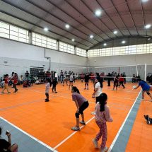 Familia Activa: encuentro de Mini Vóley en el Polideportivo Distrito Oeste con alta participación