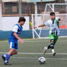 Fútbol: Atlético volvió a ganar y sigue con la ilusión del ascenso